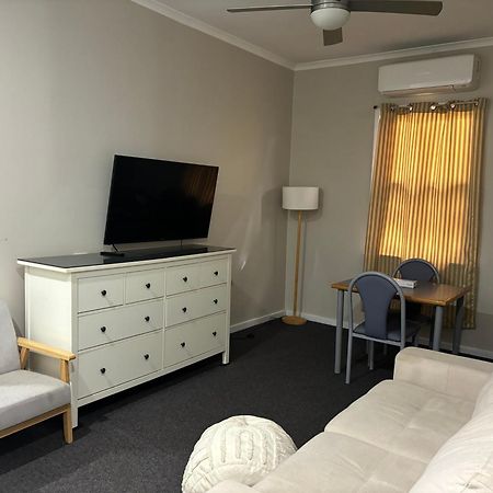 Broken Hill Tourist Lodge Bagian luar foto