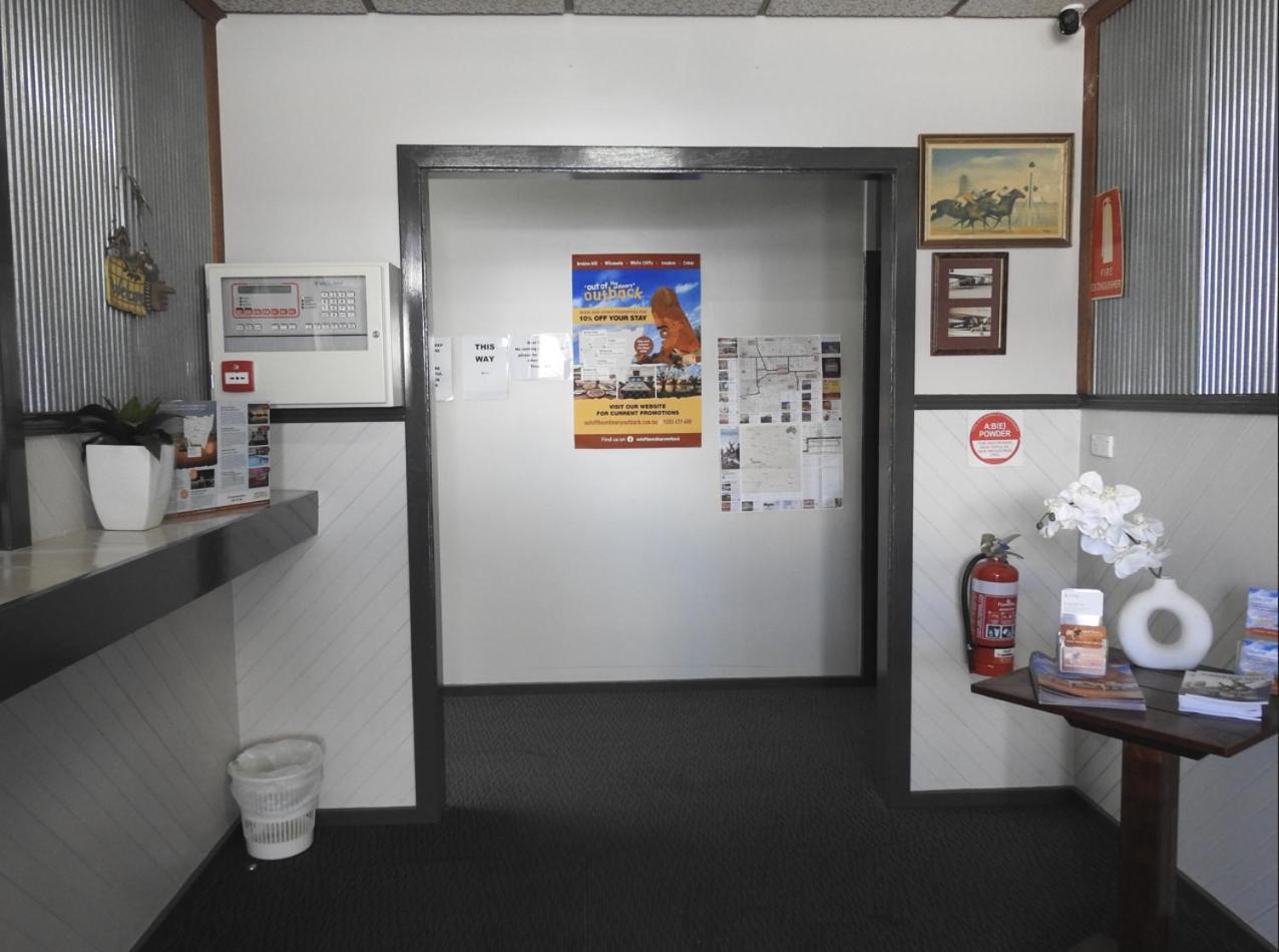 Broken Hill Tourist Lodge Bagian luar foto