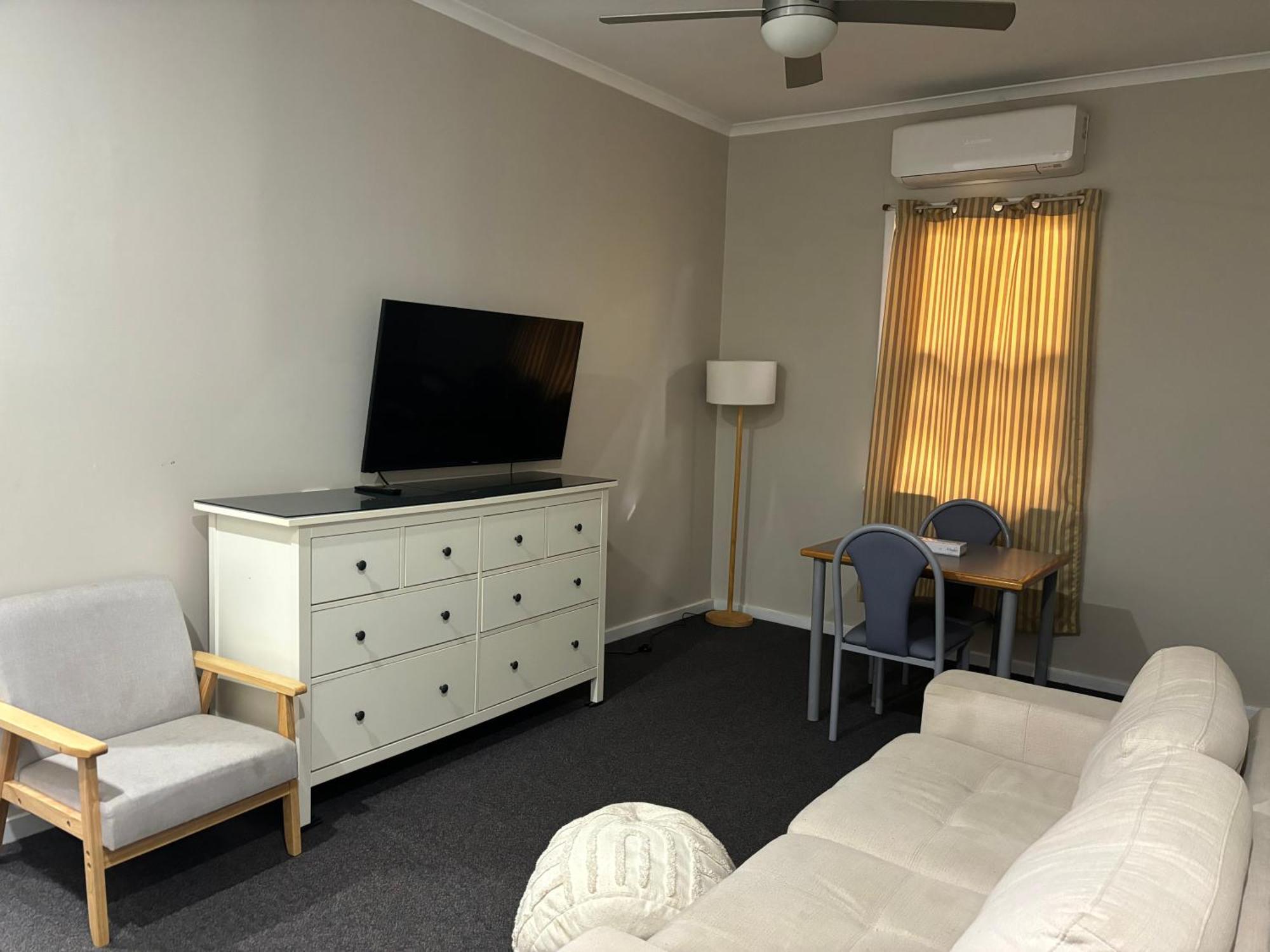 Broken Hill Tourist Lodge Bagian luar foto